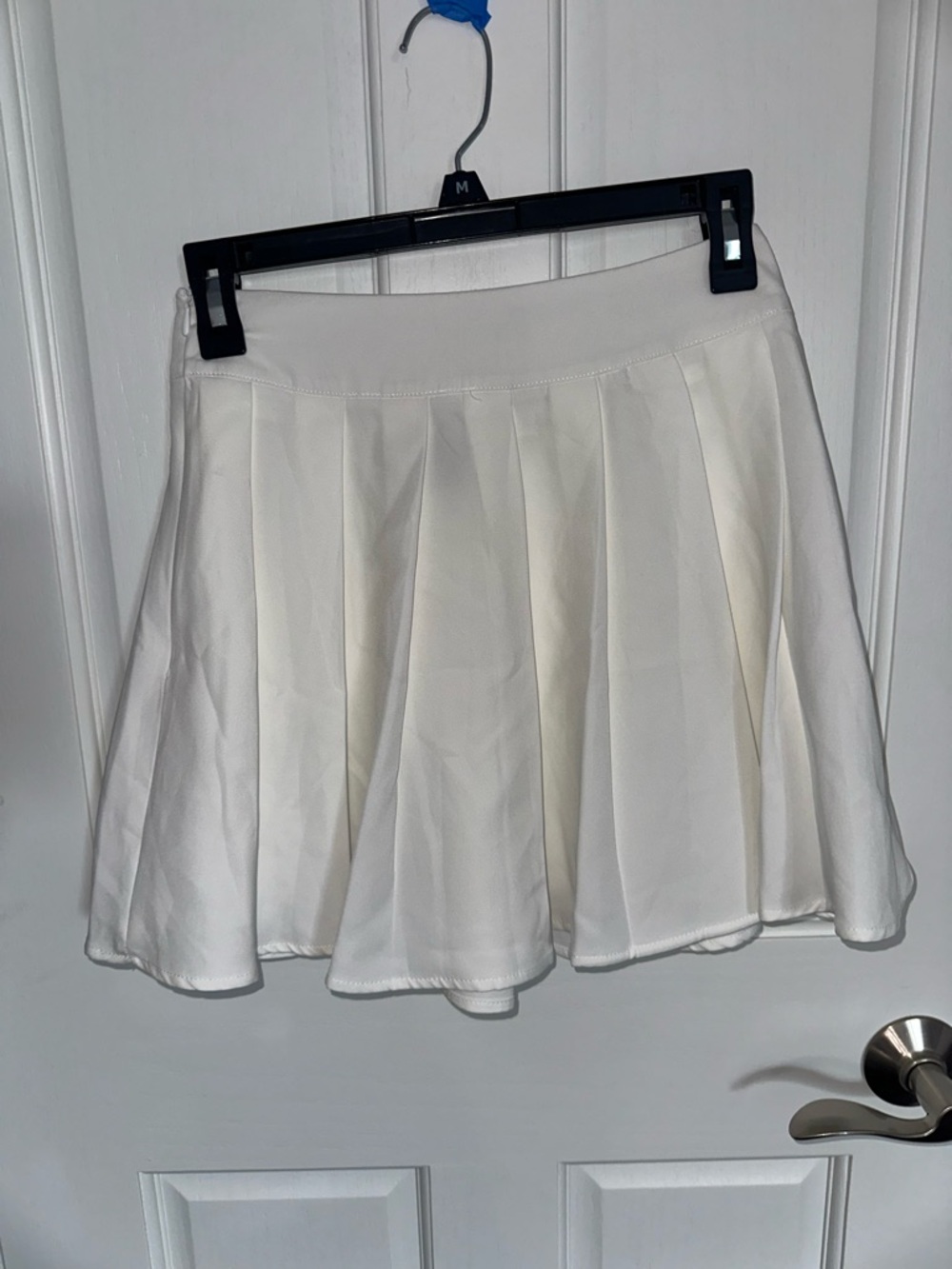 Women’s White Pleated Skirt